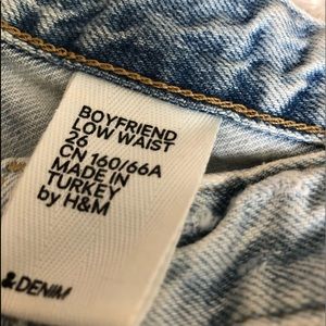 HM DISTRESSED BF JEANS